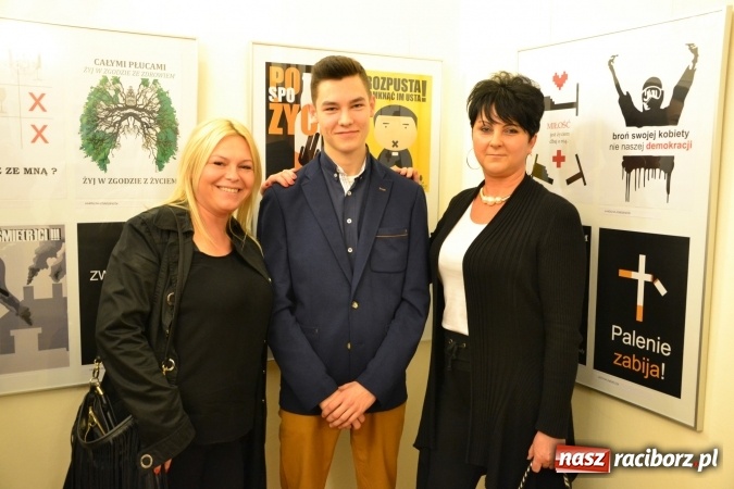 Zdjęcie w galerii na portalu naszraciborz.pl: Życie nie może odbyć się bez Ciebie – wystawa plakatu uczniów Ekonomika na zamku  wiadomości z regionu