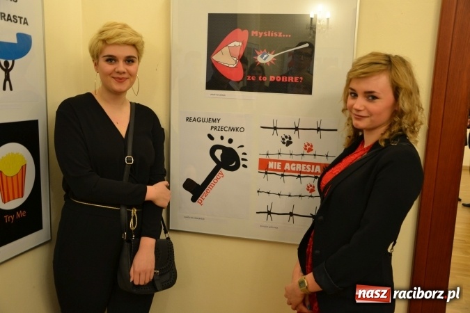 Zdjęcie w galerii na portalu naszraciborz.pl: Życie nie może odbyć się bez Ciebie – wystawa plakatu uczniów Ekonomika na zamku  wiadomości z regionu