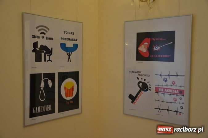 Zdjęcie w galerii na portalu naszraciborz.pl: Życie nie może odbyć się bez Ciebie – wystawa plakatu uczniów Ekonomika na zamku  wiadomości z regionu