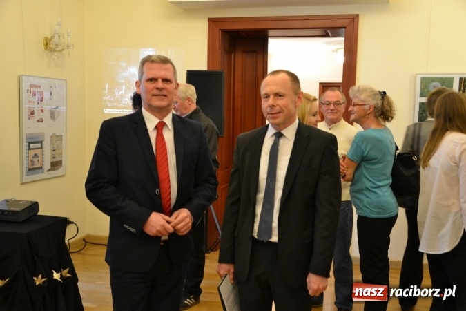 Zdjęcie w galerii na portalu naszraciborz.pl: Życie nie może odbyć się bez Ciebie – wystawa plakatu uczniów Ekonomika na zamku  wiadomości z regionu