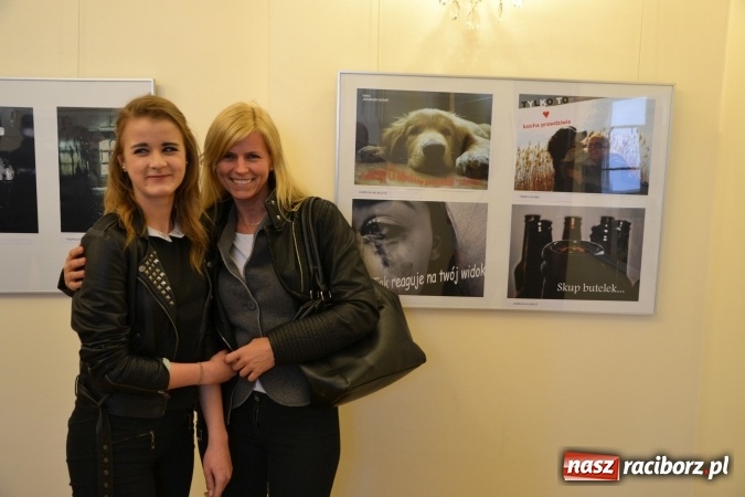 Zdjęcie w galerii na portalu naszraciborz.pl: Życie nie może odbyć się bez Ciebie – wystawa plakatu uczniów Ekonomika na zamku  wiadomości z regionu