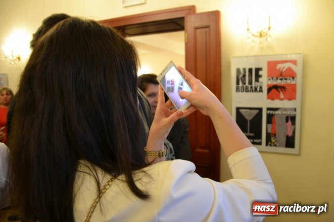 Zdjęcie w galerii na portalu naszraciborz.pl: Życie nie może odbyć się bez Ciebie – wystawa plakatu uczniów Ekonomika na zamku  wiadomości z regionu