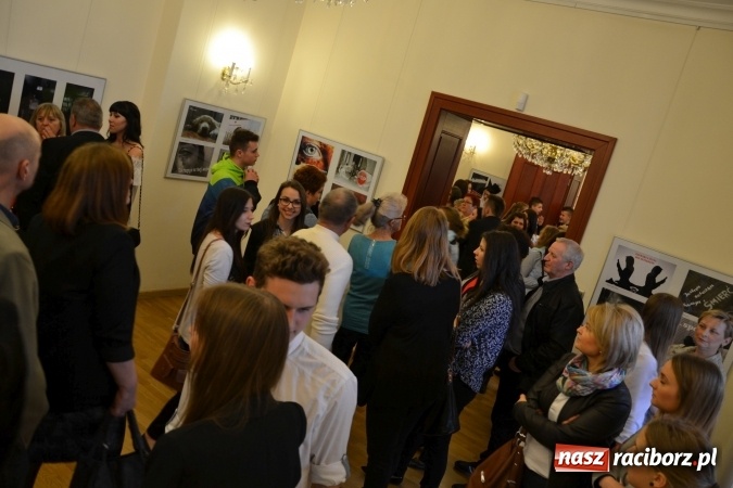 Zdjęcie w galerii na portalu naszraciborz.pl: Życie nie może odbyć się bez Ciebie – wystawa plakatu uczniów Ekonomika na zamku  wiadomości z regionu