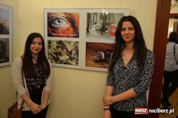 Zdjęcie w galerii na portalu naszraciborz.pl: Życie nie może odbyć się bez Ciebie – wystawa plakatu uczniów Ekonomika na zamku  wiadomości z regionu