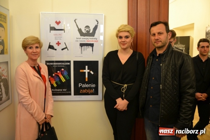 Zdjęcie w galerii na portalu naszraciborz.pl: Życie nie może odbyć się bez Ciebie – wystawa plakatu uczniów Ekonomika na zamku  wiadomości z regionu