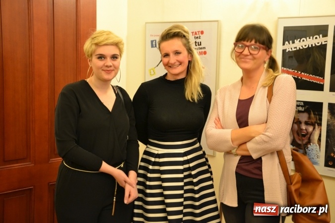 Zdjęcie w galerii na portalu naszraciborz.pl: Życie nie może odbyć się bez Ciebie – wystawa plakatu uczniów Ekonomika na zamku  wiadomości z regionu