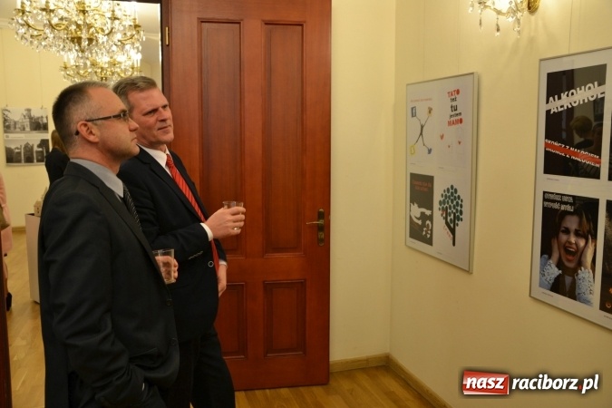 Zdjęcie w galerii na portalu naszraciborz.pl: Życie nie może odbyć się bez Ciebie – wystawa plakatu uczniów Ekonomika na zamku  wiadomości z regionu
