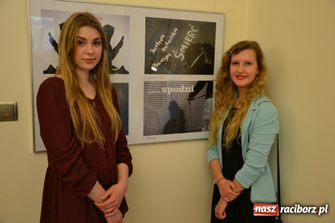 Zdjęcie w galerii na portalu naszraciborz.pl: Życie nie może odbyć się bez Ciebie – wystawa plakatu uczniów Ekonomika na zamku  wiadomości z regionu