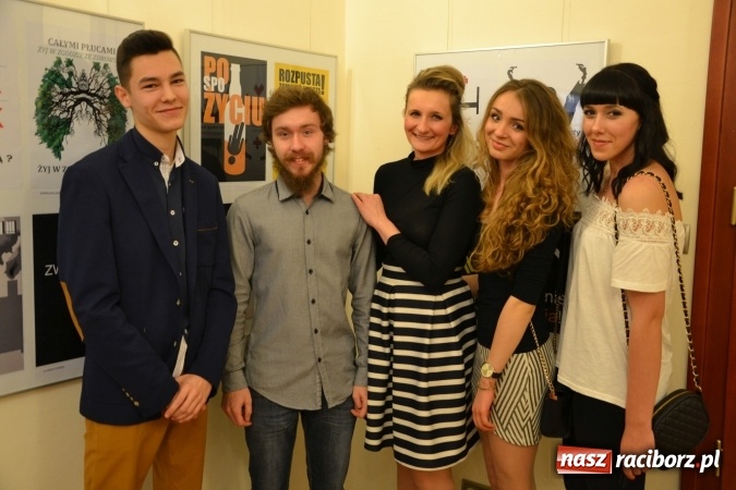 Zdjęcie w galerii na portalu naszraciborz.pl: Życie nie może odbyć się bez Ciebie – wystawa plakatu uczniów Ekonomika na zamku  wiadomości z regionu