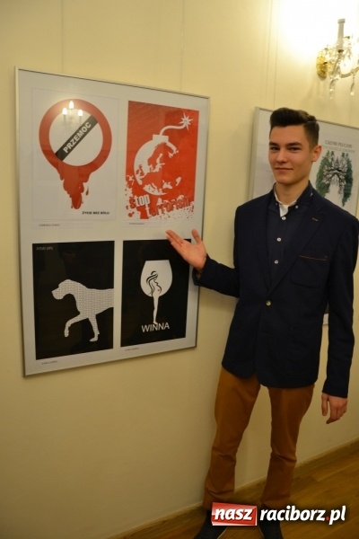 Zdjęcie w galerii na portalu naszraciborz.pl: Życie nie może odbyć się bez Ciebie – wystawa plakatu uczniów Ekonomika na zamku  wiadomości z regionu