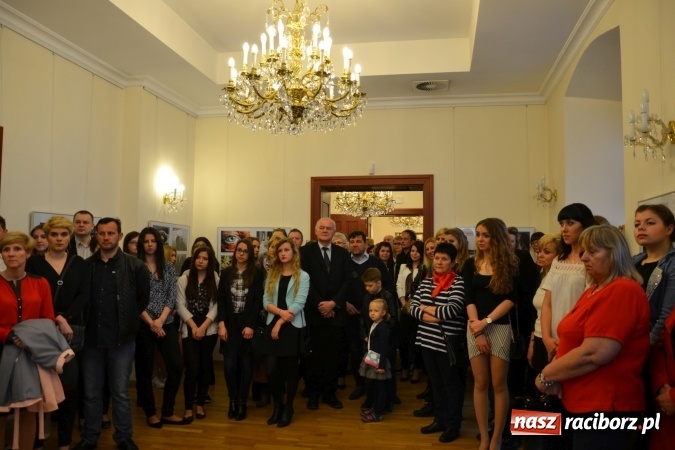 Zdjęcie w galerii na portalu naszraciborz.pl: Życie nie może odbyć się bez Ciebie – wystawa plakatu uczniów Ekonomika na zamku  wiadomości z regionu