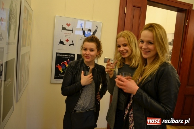 Zdjęcie w galerii na portalu naszraciborz.pl: Życie nie może odbyć się bez Ciebie – wystawa plakatu uczniów Ekonomika na zamku  wiadomości z regionu