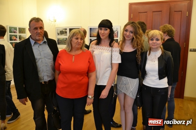 Zdjęcie w galerii na portalu naszraciborz.pl: Życie nie może odbyć się bez Ciebie – wystawa plakatu uczniów Ekonomika na zamku  wiadomości z regionu