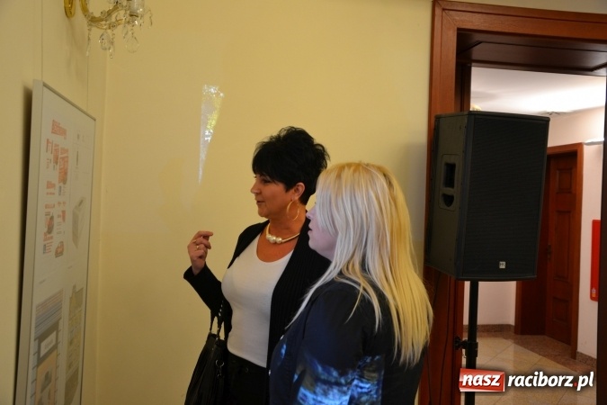 Zdjęcie w galerii na portalu naszraciborz.pl: Życie nie może odbyć się bez Ciebie – wystawa plakatu uczniów Ekonomika na zamku  wiadomości z regionu