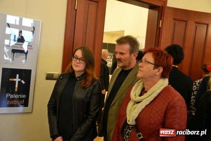 Zdjęcie w galerii na portalu naszraciborz.pl: Życie nie może odbyć się bez Ciebie – wystawa plakatu uczniów Ekonomika na zamku  wiadomości z regionu