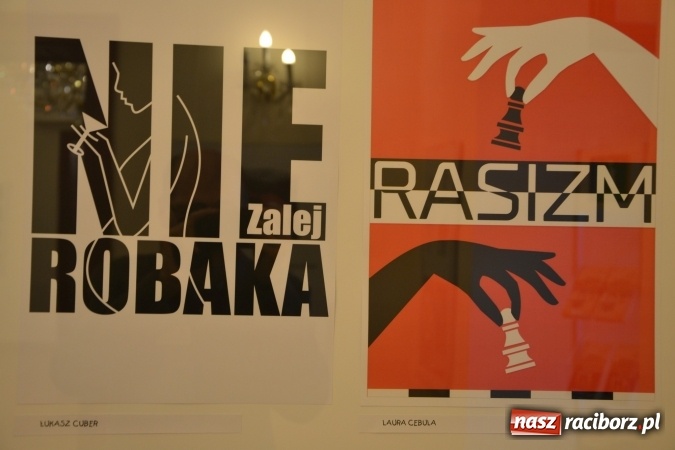 Zdjęcie w galerii na portalu naszraciborz.pl: Życie nie może odbyć się bez Ciebie – wystawa plakatu uczniów Ekonomika na zamku  wiadomości z regionu