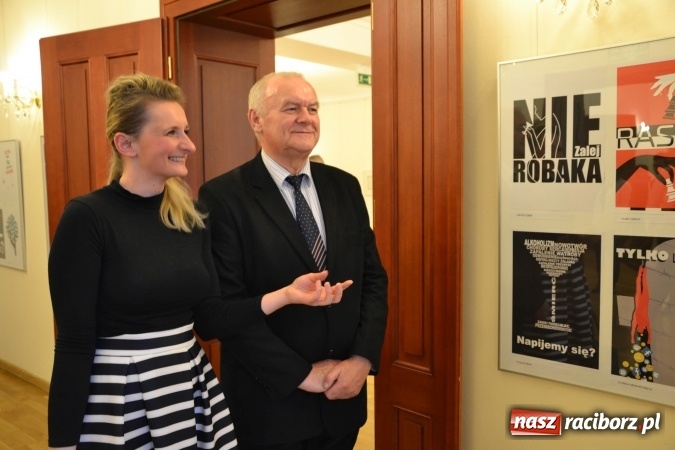 Zdjęcie w galerii na portalu naszraciborz.pl: Życie nie może odbyć się bez Ciebie – wystawa plakatu uczniów Ekonomika na zamku  wiadomości z regionu