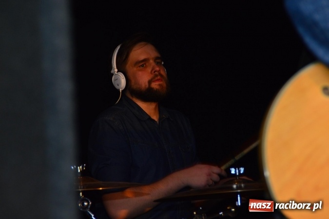 Zdjęcie w galerii na portalu naszraciborz.pl: Samołyk i Kurczat na Końcu Świata wiadomości z regionu