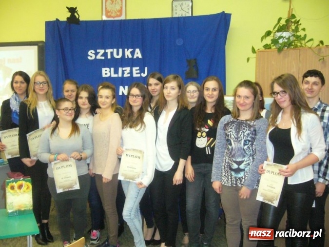 Zdjęcie w galerii na portalu naszraciborz.pl: Uczniowie Centrum z pasją o sztuce wiadomości z regionu