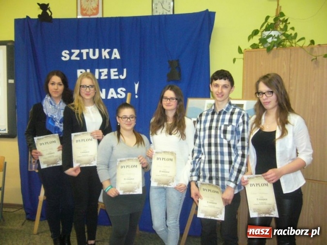 Zdjęcie w galerii na portalu naszraciborz.pl: Uczniowie Centrum z pasją o sztuce wiadomości z regionu