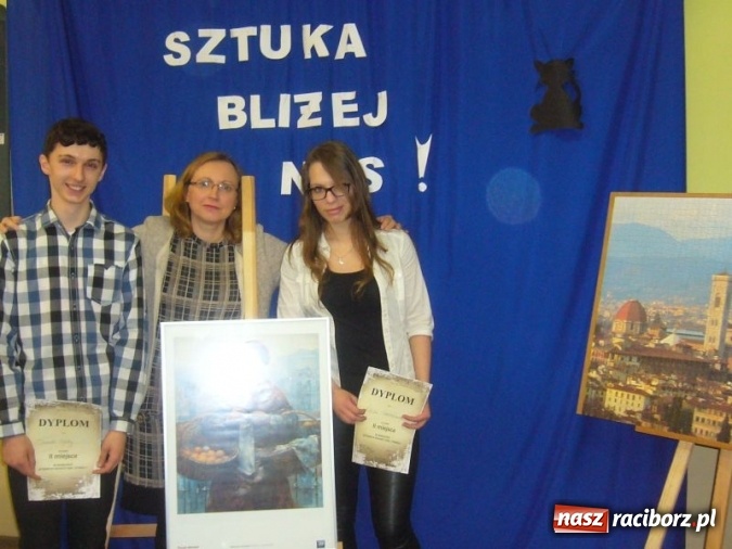 Zdjęcie w galerii na portalu naszraciborz.pl: Uczniowie Centrum z pasją o sztuce wiadomości z regionu