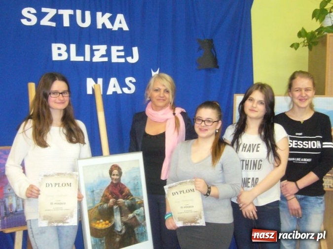 Zdjęcie w galerii na portalu naszraciborz.pl: Uczniowie Centrum z pasją o sztuce wiadomości z regionu