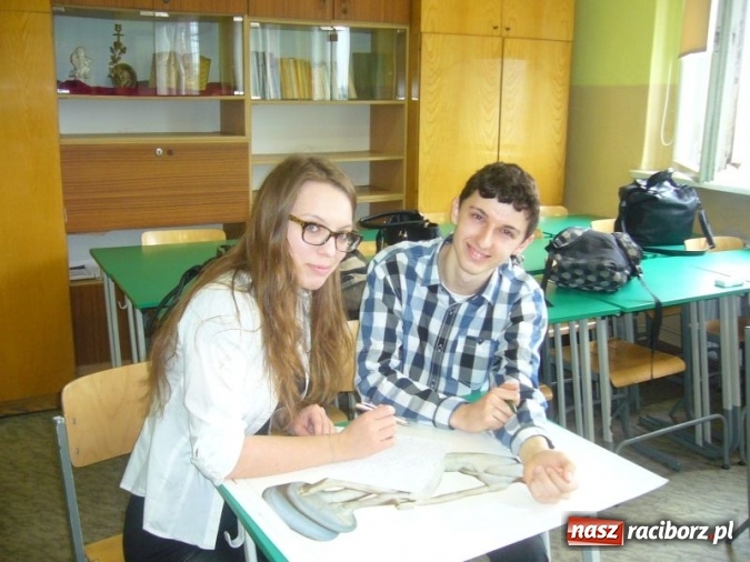 Zdjęcie w galerii na portalu naszraciborz.pl: Uczniowie Centrum z pasją o sztuce wiadomości z regionu