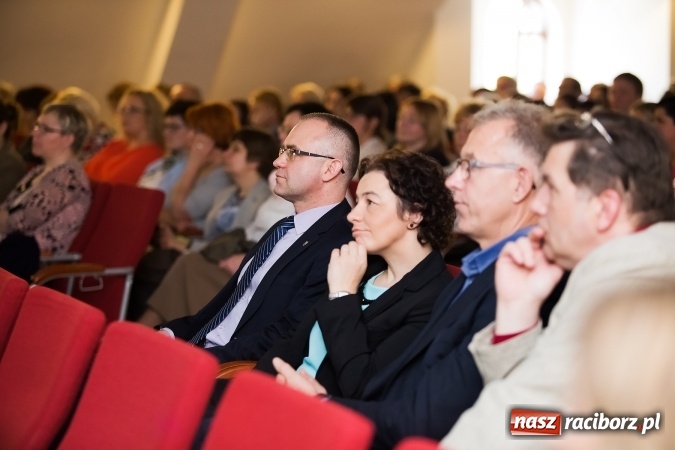 Zdjęcie w galerii na portalu naszraciborz.pl: Na Zamku Piastowskim trwa konferencja na temat autyzmu wiadomości z regionu