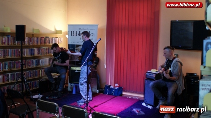 Zdjęcie w galerii na portalu naszraciborz.pl: Perspektywa Okolicy zagrała w bibliotece wiadomości z regionu