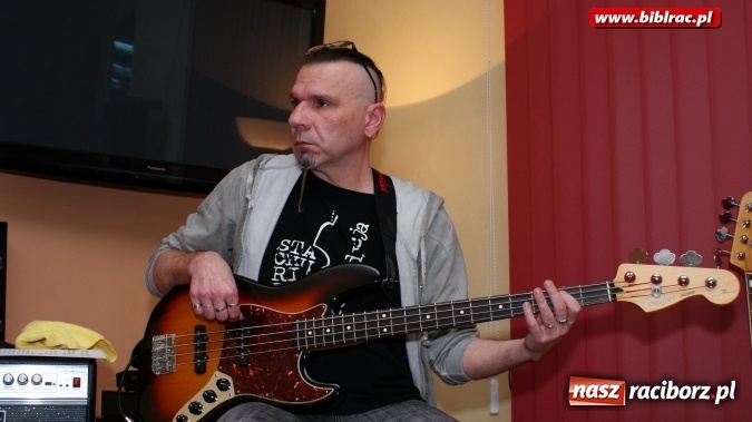 Zdjęcie w galerii na portalu naszraciborz.pl: Perspektywa Okolicy zagrała w bibliotece wiadomości z regionu