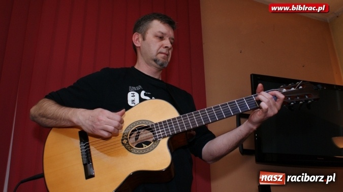 Zdjęcie w galerii na portalu naszraciborz.pl: Perspektywa Okolicy zagrała w bibliotece wiadomości z regionu