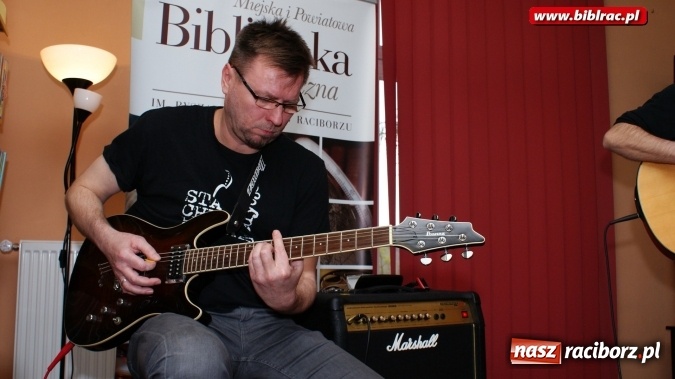 Zdjęcie w galerii na portalu naszraciborz.pl: Perspektywa Okolicy zagrała w bibliotece wiadomości z regionu