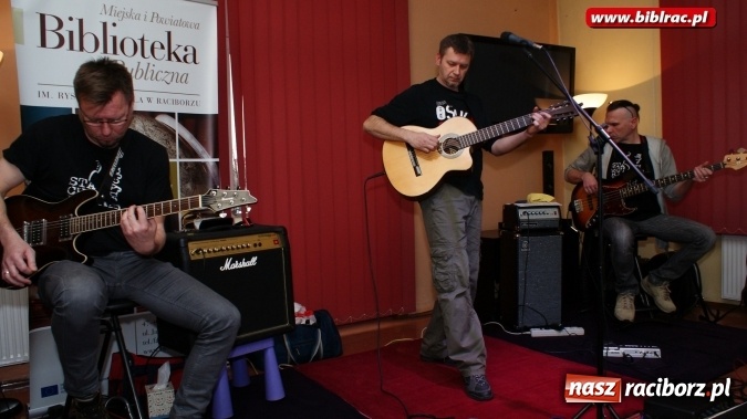 Zdjęcie w galerii na portalu naszraciborz.pl: Perspektywa Okolicy zagrała w bibliotece wiadomości z regionu