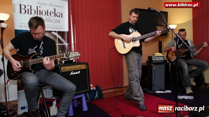 Zdjęcie w galerii na portalu naszraciborz.pl: Perspektywa Okolicy zagrała w bibliotece wiadomości z regionu