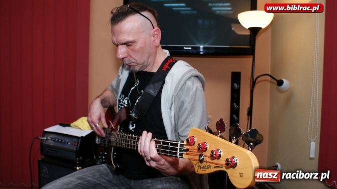 Zdjęcie w galerii na portalu naszraciborz.pl: Perspektywa Okolicy zagrała w bibliotece wiadomości z regionu