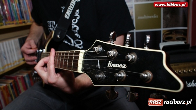 Zdjęcie w galerii na portalu naszraciborz.pl: Perspektywa Okolicy zagrała w bibliotece wiadomości z regionu