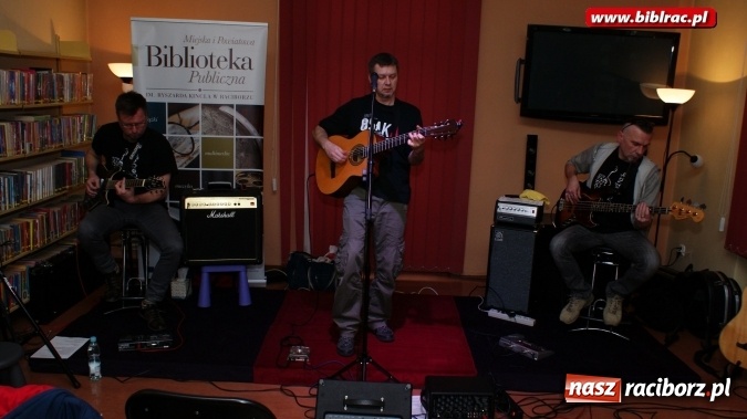 Zdjęcie w galerii na portalu naszraciborz.pl: Perspektywa Okolicy zagrała w bibliotece wiadomości z regionu