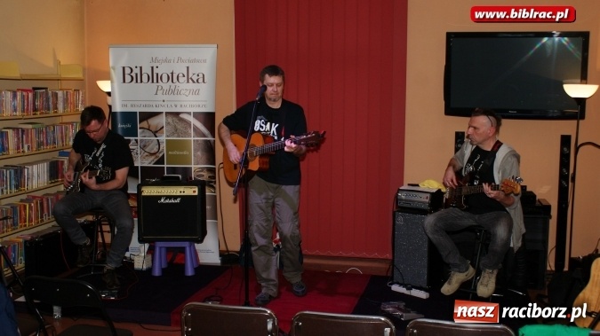 Zdjęcie w galerii na portalu naszraciborz.pl: Perspektywa Okolicy zagrała w bibliotece wiadomości z regionu