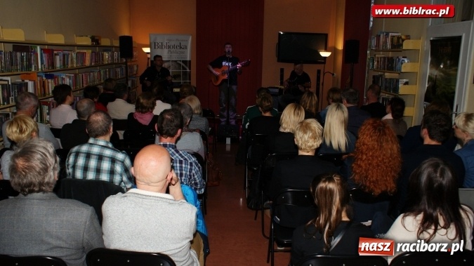 Zdjęcie w galerii na portalu naszraciborz.pl: Perspektywa Okolicy zagrała w bibliotece wiadomości z regionu