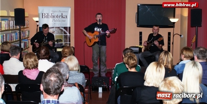 Zdjęcie w galerii na portalu naszraciborz.pl: Perspektywa Okolicy zagrała w bibliotece wiadomości z regionu