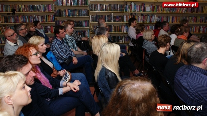 Zdjęcie w galerii na portalu naszraciborz.pl: Perspektywa Okolicy zagrała w bibliotece wiadomości z regionu