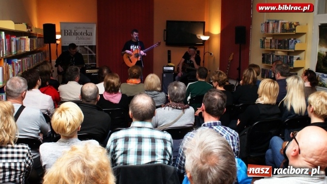 Zdjęcie w galerii na portalu naszraciborz.pl: Perspektywa Okolicy zagrała w bibliotece wiadomości z regionu
