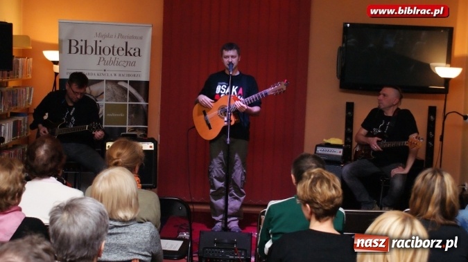 Zdjęcie w galerii na portalu naszraciborz.pl: Perspektywa Okolicy zagrała w bibliotece wiadomości z regionu