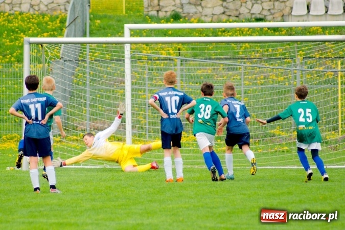 Zdjęcie w galerii na portalu naszraciborz.pl: III WLM: Trzynaście goli przy Zamkowej. Jastrzębie lepsze od Unii wiadomości z regionu