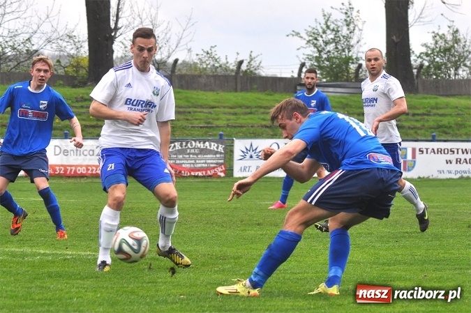 Zdjęcie w galerii na portalu naszraciborz.pl: Nerwowo, ale szczęśliwie. Unia wygrywa ze Spójnią Landek wiadomości z regionu