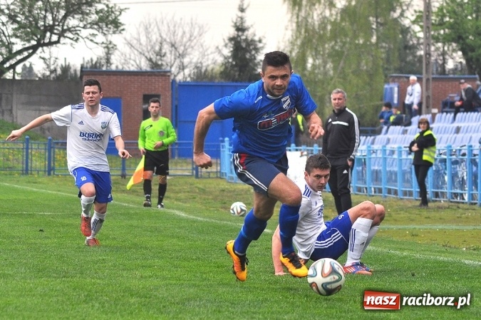 Zdjęcie w galerii na portalu naszraciborz.pl: Nerwowo, ale szczęśliwie. Unia wygrywa ze Spójnią Landek wiadomości z regionu