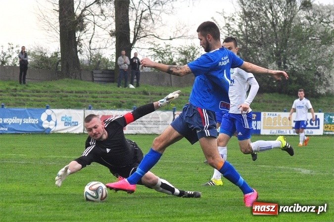 Zdjęcie w galerii na portalu naszraciborz.pl: Nerwowo, ale szczęśliwie. Unia wygrywa ze Spójnią Landek wiadomości z regionu