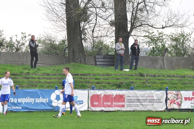 Zdjęcie w galerii na portalu naszraciborz.pl: Nerwowo, ale szczęśliwie. Unia wygrywa ze Spójnią Landek wiadomości z regionu
