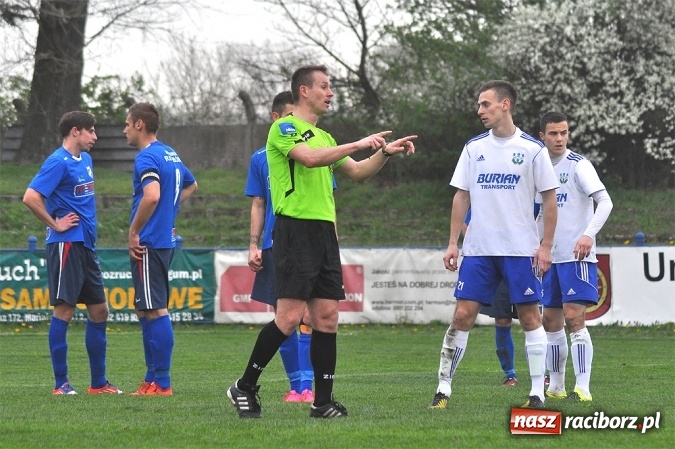 Zdjęcie w galerii na portalu naszraciborz.pl: Nerwowo, ale szczęśliwie. Unia wygrywa ze Spójnią Landek wiadomości z regionu