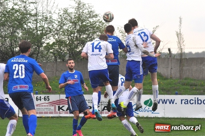 Zdjęcie w galerii na portalu naszraciborz.pl: Nerwowo, ale szczęśliwie. Unia wygrywa ze Spójnią Landek wiadomości z regionu